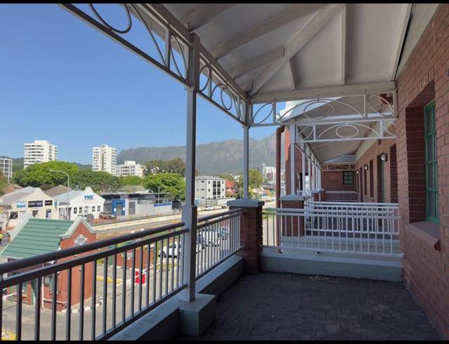 BUSINESS PROPERTY TO RENT IN CLAREMONT